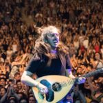 Γιάννης Χαρούλης: Μία μυσταγωγική βραδιά στο Θέατρο Πέτρας με νέα μουσική και γνώριμες συγκινήσεις
