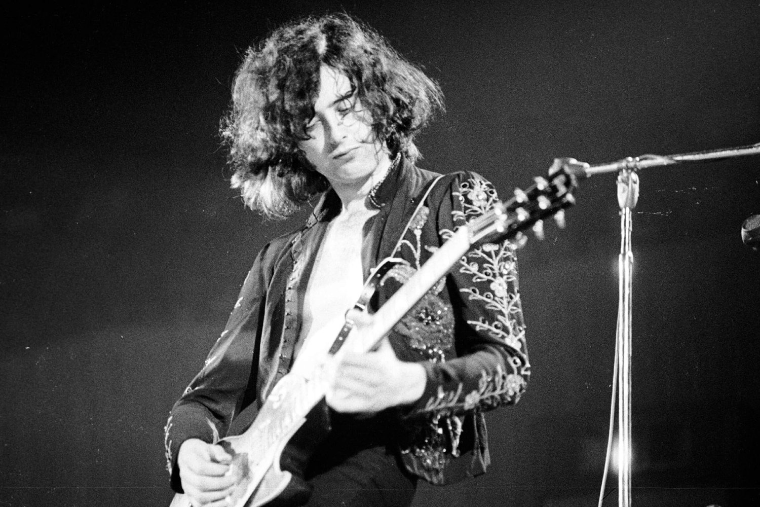Η κιθάρα που χάρισε ο Jimmy Page σε διαγωνισμό βγαίνει στο σφυρί για 50.000 λίρες