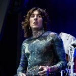 Bring Me The Horizon: Με εγκεφαλική διάσειση ο Oli Sykes – Χτυπήθηκε στη σκηνή με κινητό τηλέφωνο