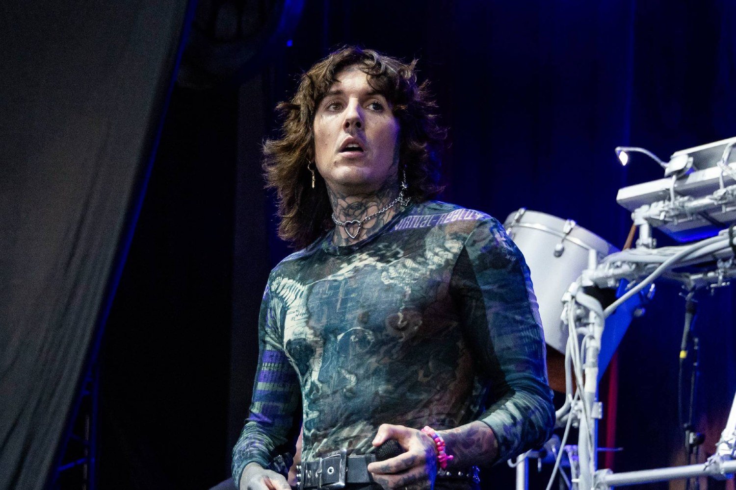 Bring Me The Horizon: Με εγκεφαλική διάσειση ο Oli Sykes – Χτυπήθηκε στη σκηνή με κινητό τηλέφωνο Bring Me The Horizon: Με εγκεφαλική διάσειση ο Oli Sykes – Χτυπήθηκε στη σκηνή με κινητό τηλέφωνο