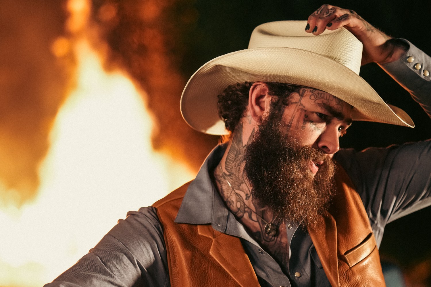 Ο Post Malone παρουσιάζει το πρώτο country άλμπουμ του «F-1 Trillion»