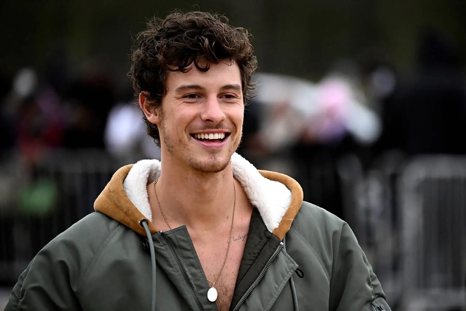 Shawn Mendes: «Νόμιζα ότι θα γινόμουν πατέρας» – Η αποκάλυψη στο νέο τραγούδι του