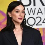 Η St. Vincent πιστεύει ότι το «Daughters» του John Mayer είναι το χειρότερο τραγούδι όλων των εποχών