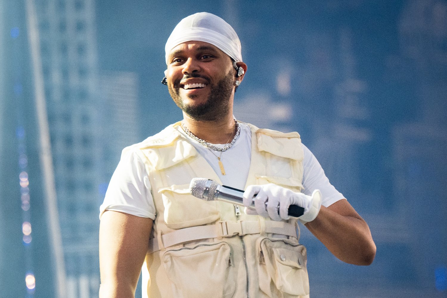 Ο The Weeknd αποκαλύπτει τρεισήμισι λεπτά νέας μουσικής