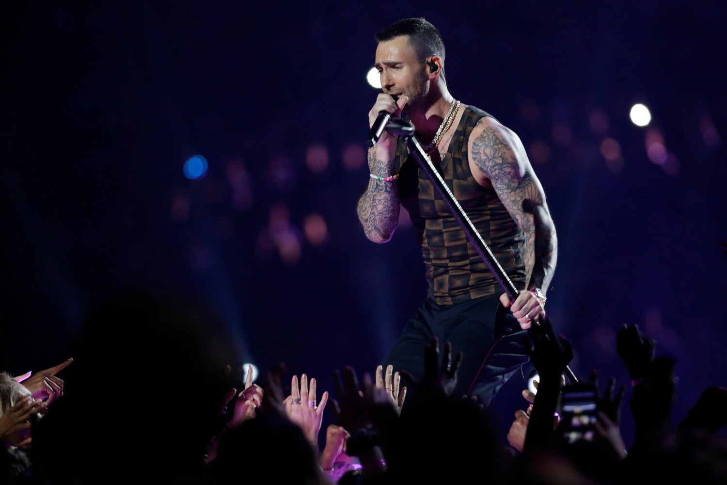 Maroon 5 και Lisa σε συνεργασία – έκπληξη στο νέο single «Priceless»