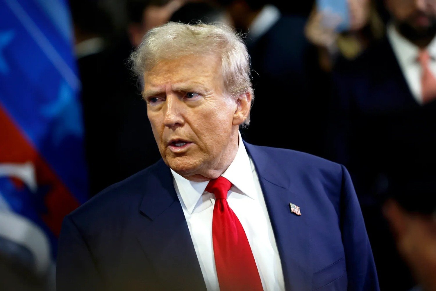 Donald Trump: Έξαλλος με τα Grammy και τον Trevor Noah — Απειλεί με μηνύσεις για τα αστεία περί Jeffrey Epstein και Bill Clinton