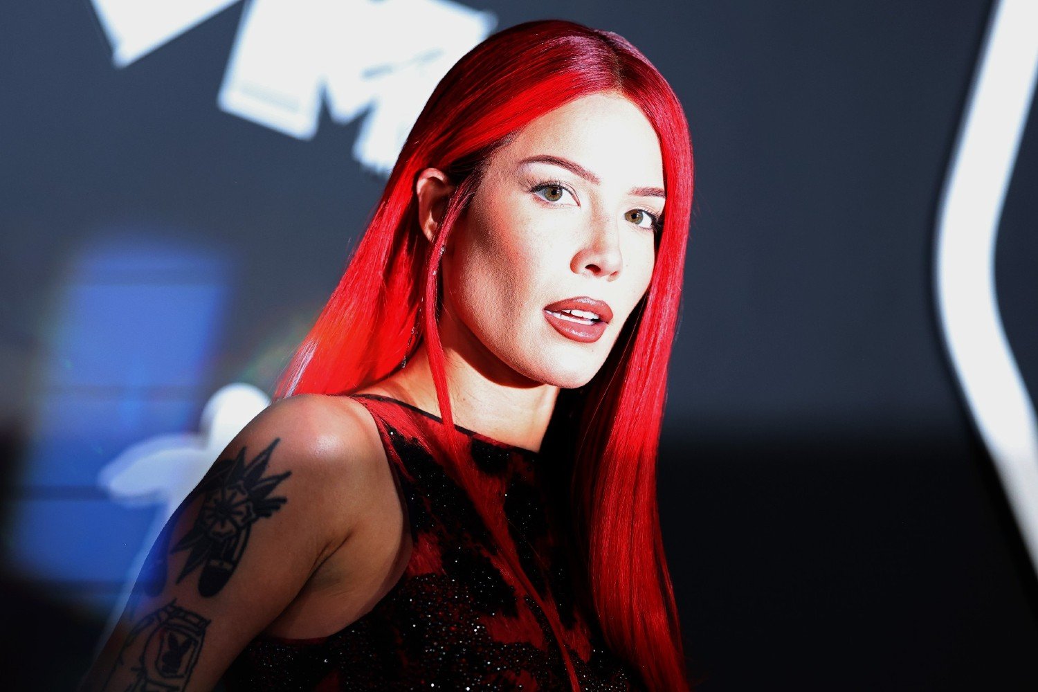 Η Halsey γράφει μία νέα μαύρη κωμωδία για το Amazon Prime Video – «Bloodlust» σε σκηνοθεσία Ti West