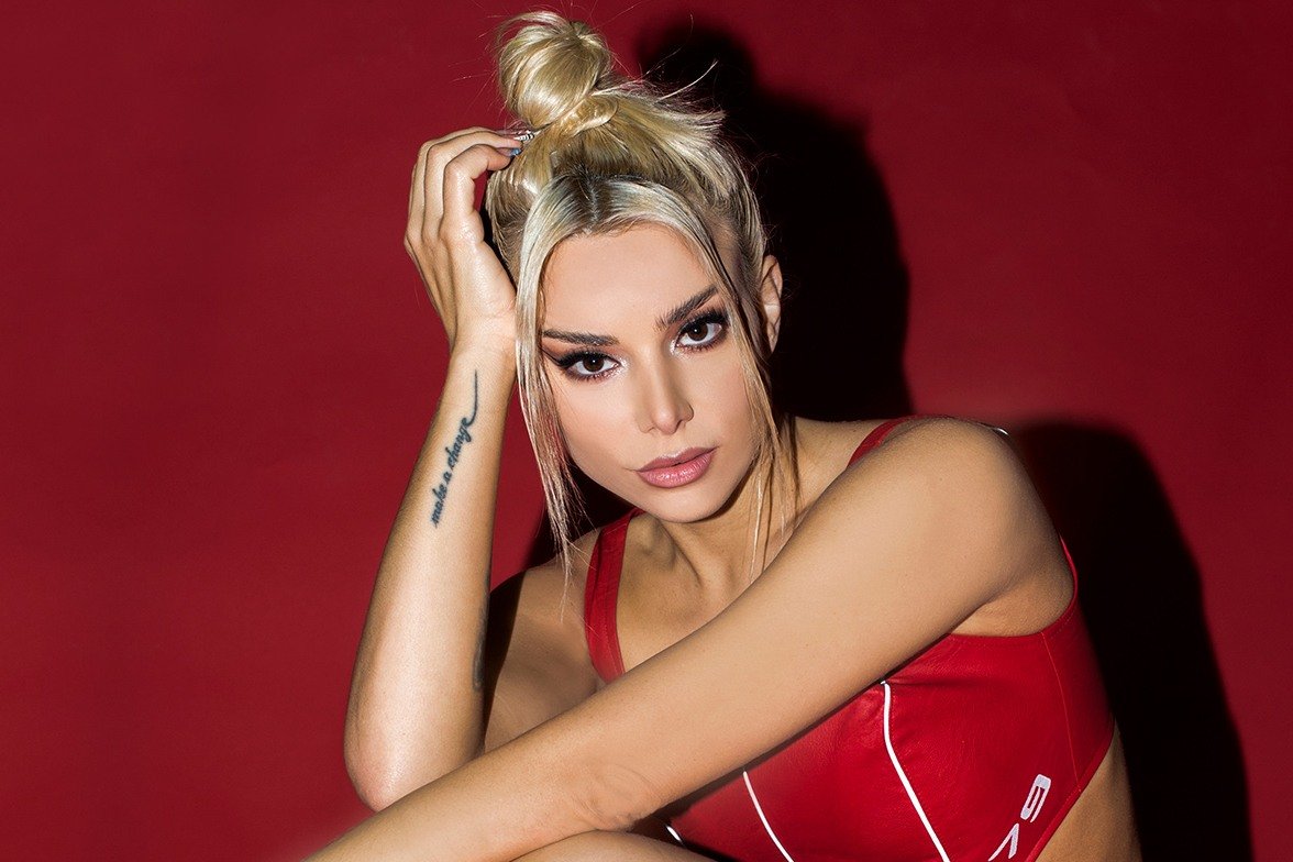 Η Josephine ανάβει «Pirkaya» με το νέο τραγούδι της