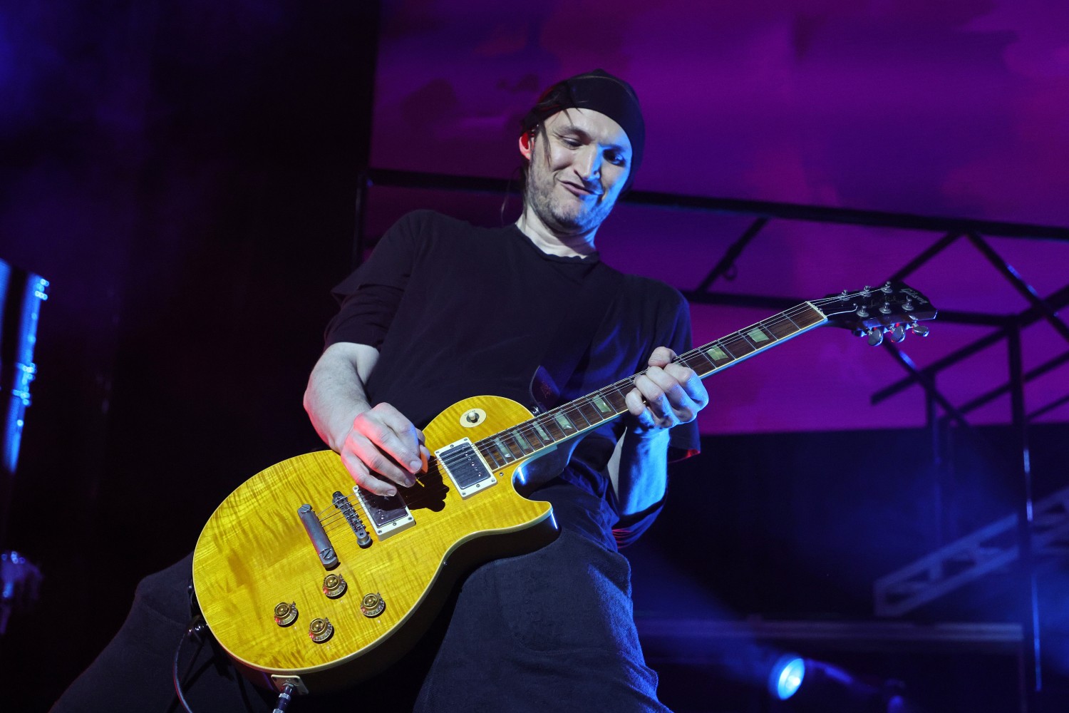 Josh Klinghoffer: «Υπάρχει μία ελαφρά ασέβεια» προς τους δίσκους των Red Hot Chili Peppers χωρίς τον John Frusciante