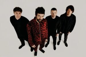 Kasabian: Για όγδοη φορά στο No. 1 του Ηνωμένου Βασιλείου με το «Act III»