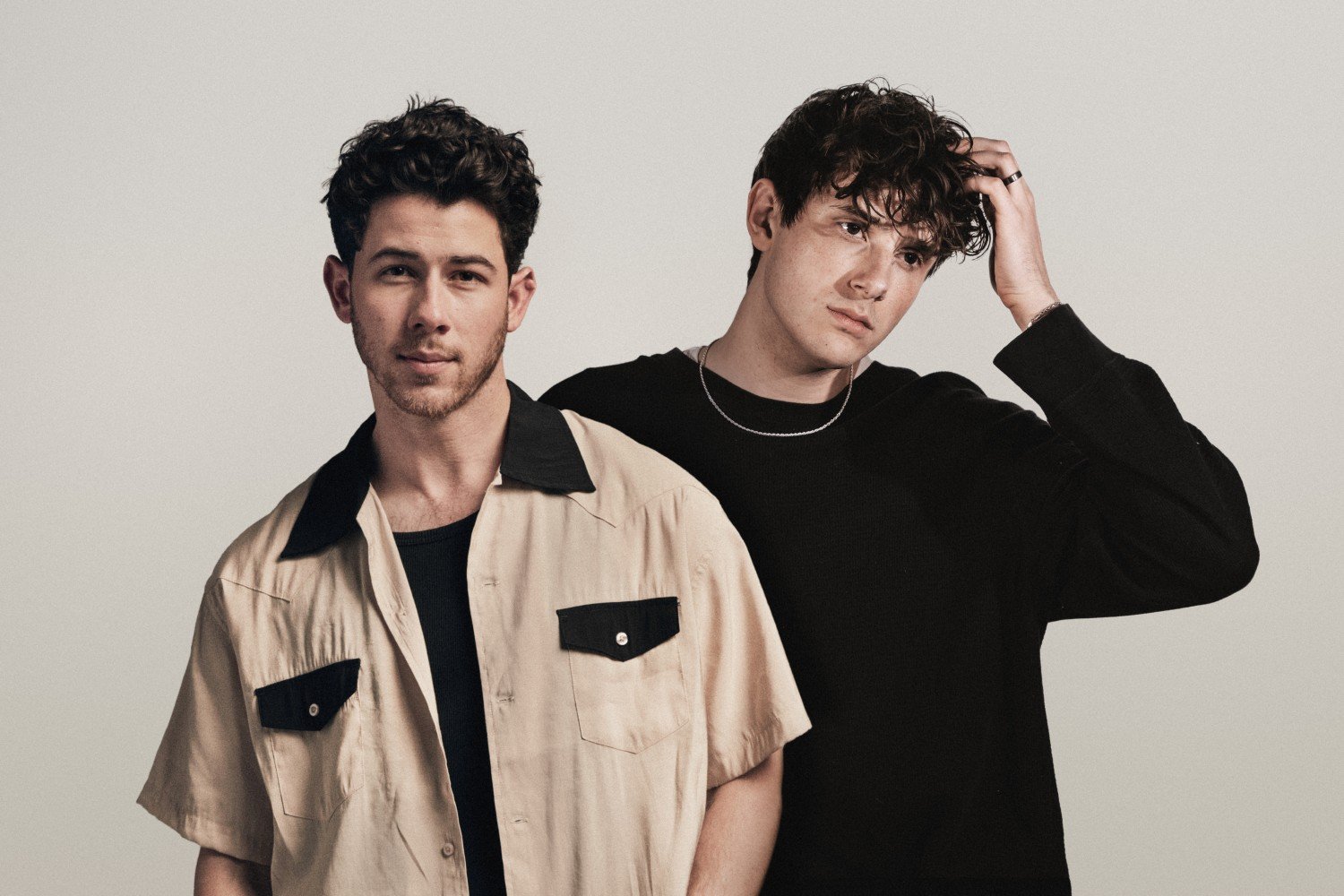 JVKE και Nick Jonas υμνούν την αιώνια αγάπη με το «This Is What Forever Feels Like»
