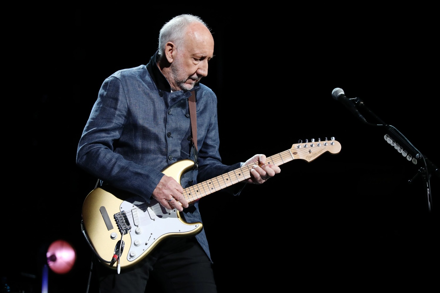 Ο Pete Townshend των The Who αγκαλιάζει το μέλλον: «Θέλω να δώσω τις παλιές ιδέες μου στην τεχνητή νοημοσύνη»