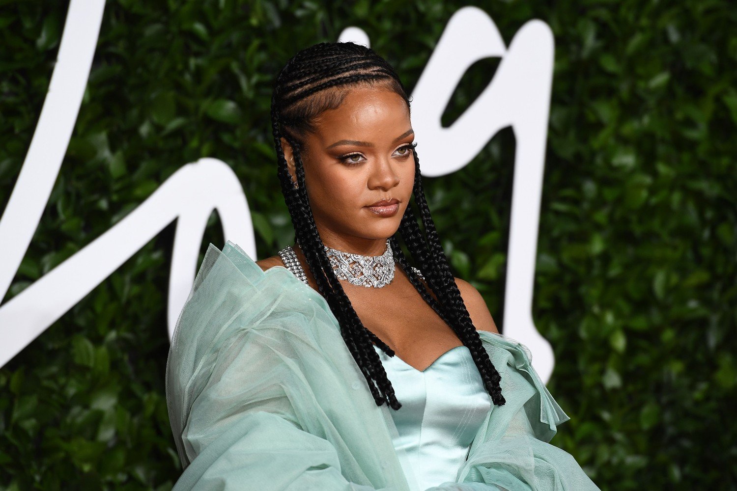 Rihanna: Αυτή είναι η 35χρονη που άνοιξε πυρ εναντίον της κατοικίας της – Κατηγορείται για απόπειρα δολοφονίας