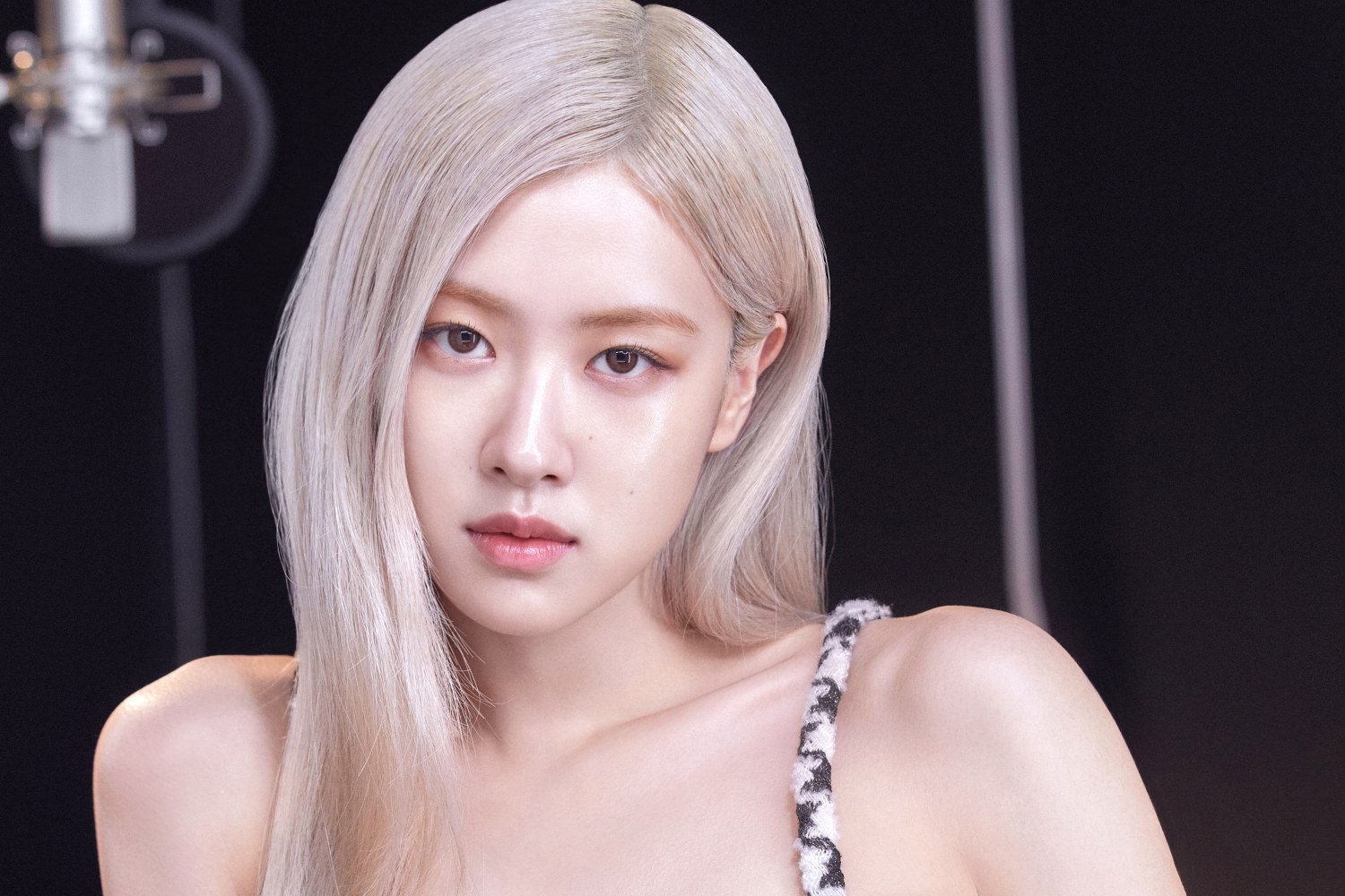 Η Rosé των BLACKPINK μιλά για το «αηδιαστικά ευάλωτο» τραγούδι που γεννήθηκε από το μίσος του διαδικτύου