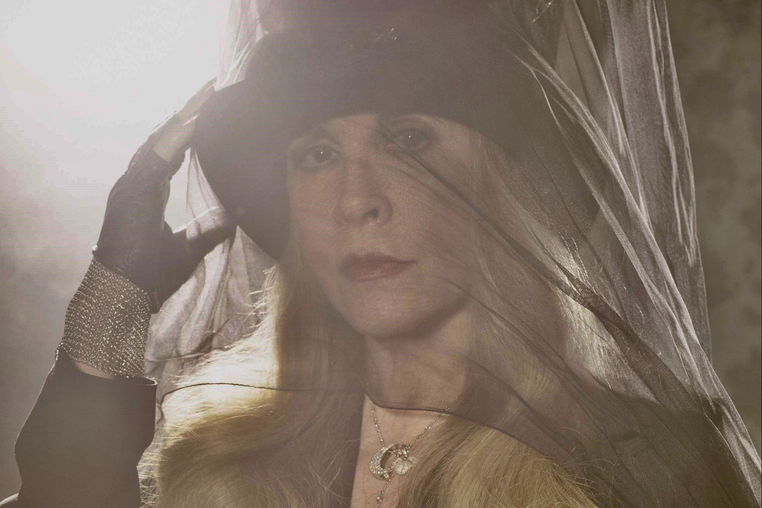 Η Stevie Nicks τραγουδά για τα δικαιώματα των γυναικών στο νέο single «The Lighthouse» Η Stevie Nicks τραγουδά για τα δικαιώματα των γυναικών στο νέο single «The Lighthouse»