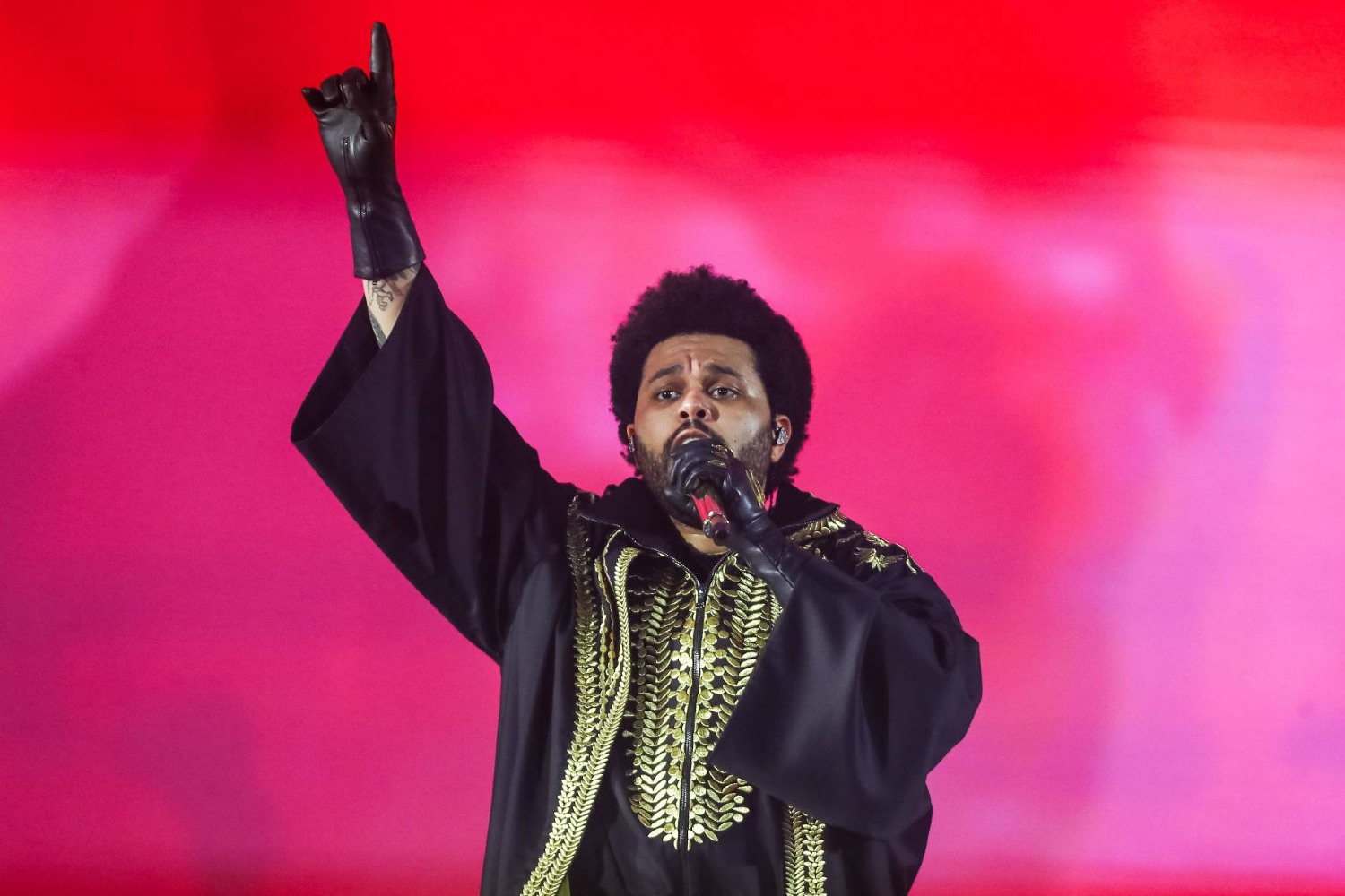 Ο The Weeknd εγκαταλείπει τα σχέδια αποχώρησης: «Θα είμαι εδώ για πάντα μαζί σας»