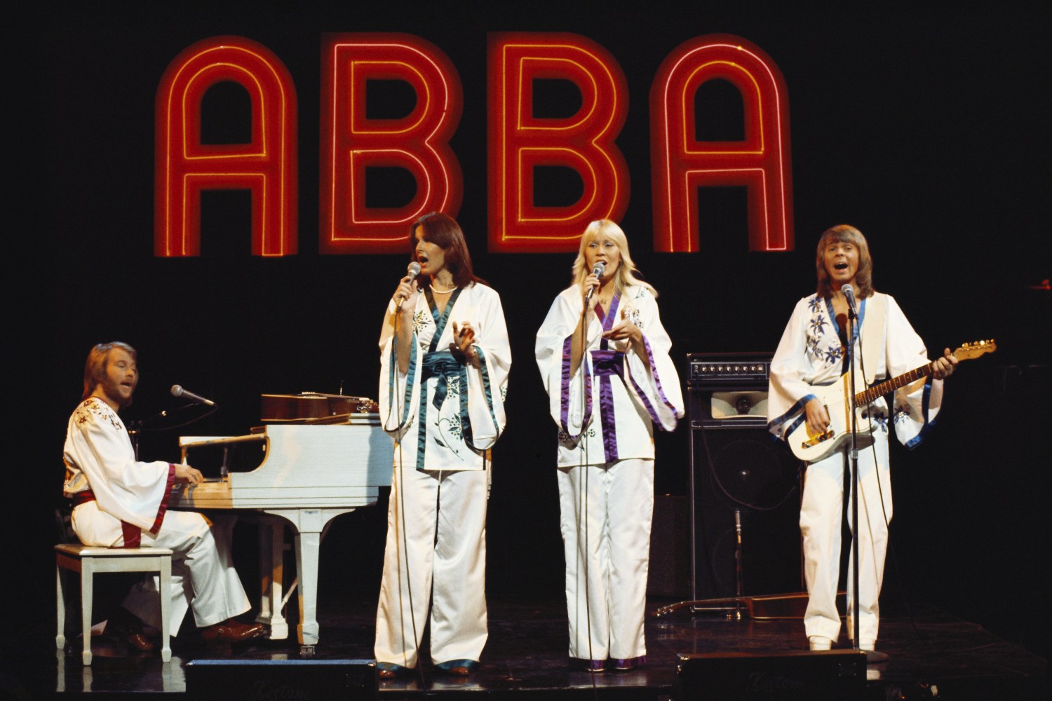 «Happy New Year»: Το γλυκόπικρο τραγούδι των ABBA – Ένα απάνθισμα ελπίδας και ανανέωσης για κάθε εποχή