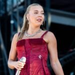 Η Becky Hill απαντά στις αποδοκιμασίες στο TRNSMT: «Δεν είμαι jukebox, είμαι καλλιτέχνιδα»