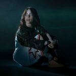 Billie Eilish: Στιγμές οικειότητας και σπάνια τραγούδια στο «Tiny Desk Concert»