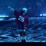Billie Eilish: Η ταινία «Hit Me Hard And Soft: The Tour (Live In 3D)» σπάει τα στερεότυπα της pop με ωμό συναίσθημα