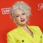 Cyndi Lauper: «Με έδιωξαν δύο φορές από το Καθολικό σχολείο για τις πολιτικές διαφορές μας»