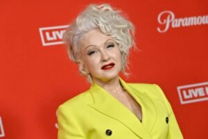 Cyndi Lauper: «Πόσα χρήματα χρειάζεστε» – Ξεσπά για την απληστία των εταιρειών που καταπνίγουν τη δημιουργικότητα