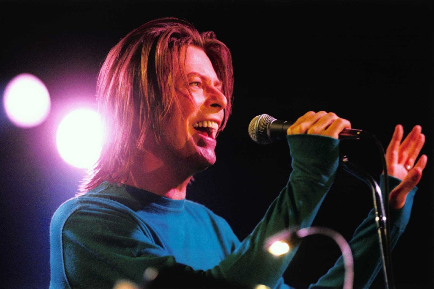 David Bowie: Ακυκλοφόρητο υλικό για τα 25 χρόνια του «Hours…» David Bowie: Ακυκλοφόρητο υλικό για τα 25 χρόνια του «Hours…»