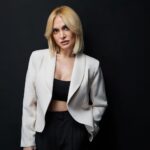 «Μόνη Κομπλέ»: Η Ελεωνόρα Ζουγανέλη επιστρέφει με μία δήλωση ανεξαρτησίας