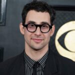 Ο Jack Antonoff θυμάται πώς ερωτεύτηκε τη φωνή της Sabrina Carpenter