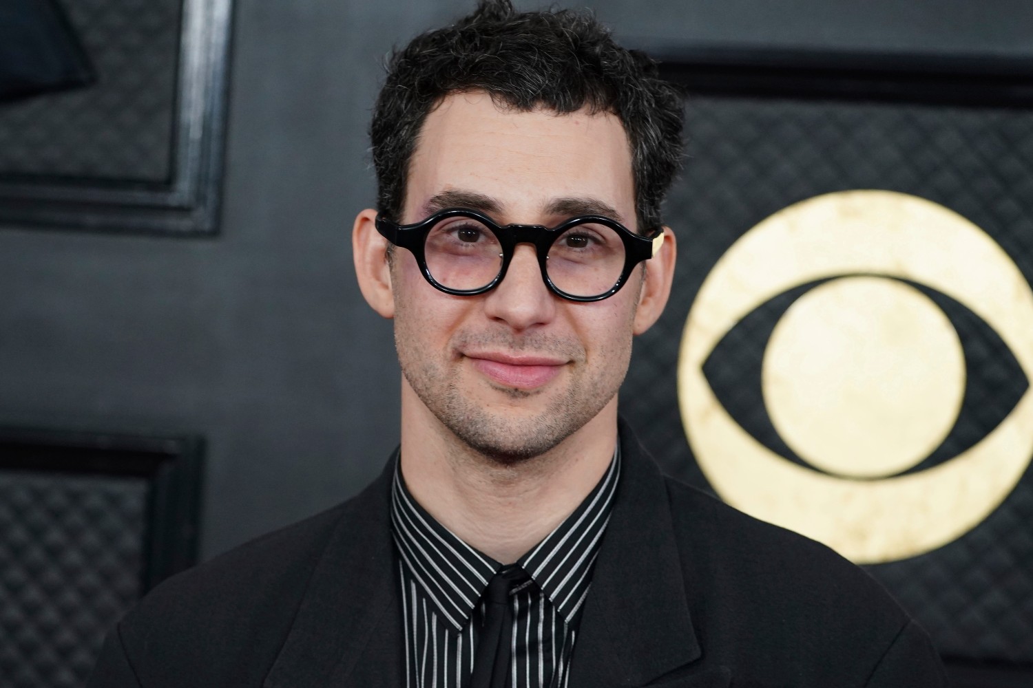 Ο Jack Antonoff θυμάται πώς ερωτεύτηκε τη φωνή της Sabrina Carpenter