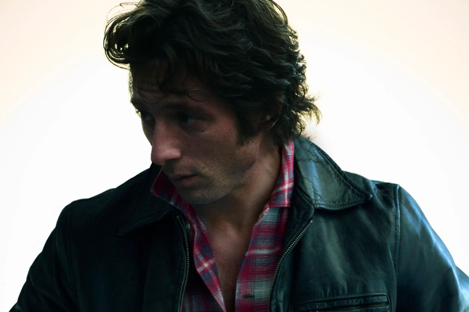 Το trailer του «Deliver Me From Nowhere» αποκαλύπτει τον βασανισμένο Bruce Springsteen πίσω από τον μύθο του «Nebraska»