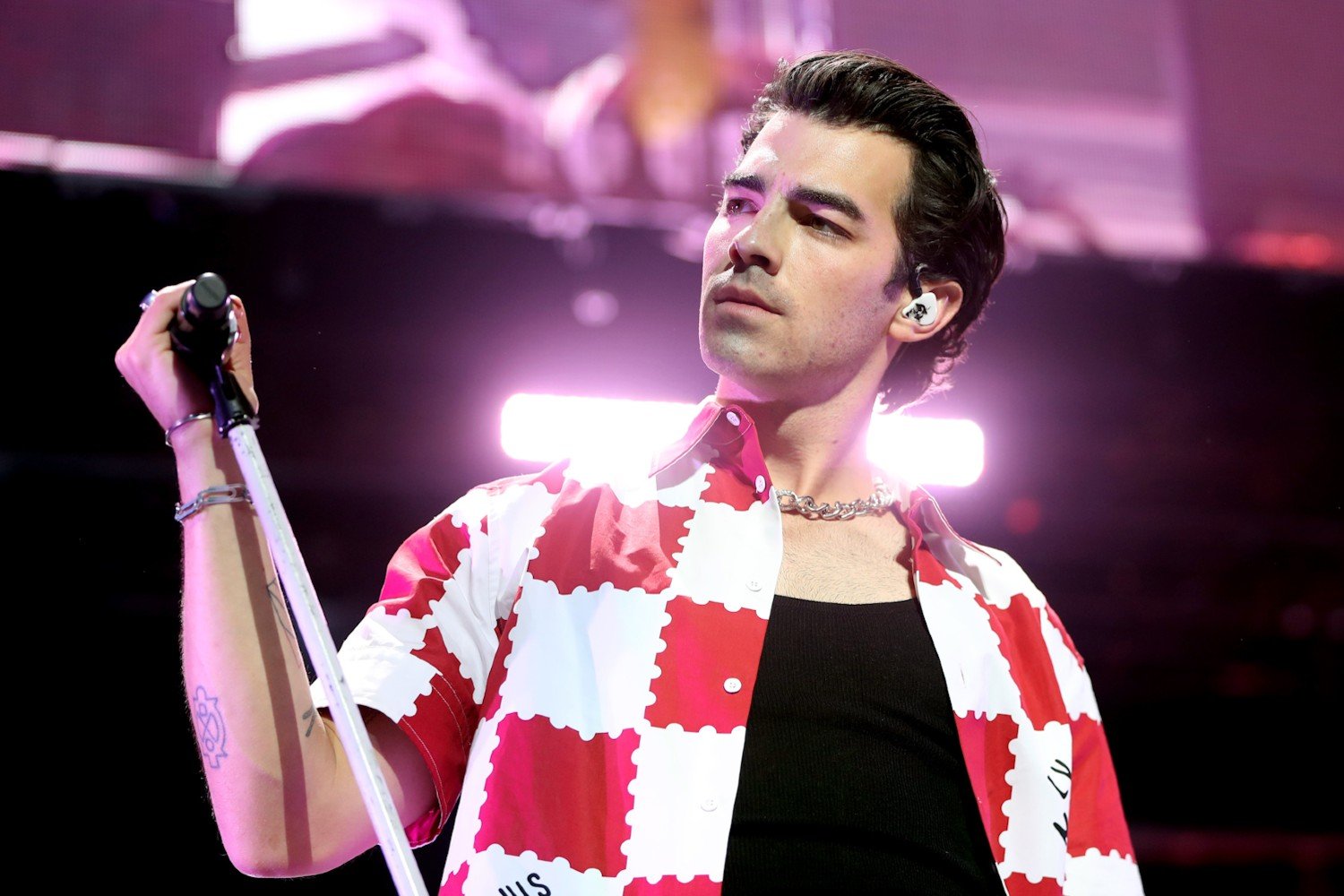 Joe Jonas: «Κατέρρεα μπροστά στα αδέλφια μου» – Η εξομολόγηση για την πιο δύσκολη περίοδο της ζωής του