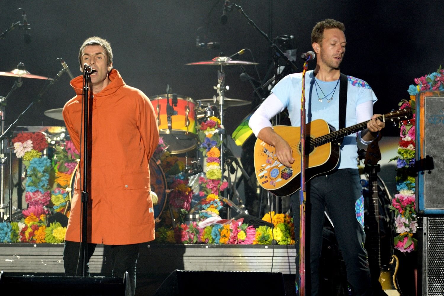 Ο Chris Martin των Coldplay αποκαλύπτει την απροσδόκητη φιλία του με τον Liam Gallagher