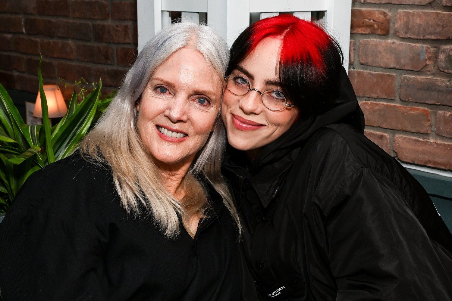 Maggie Baird: Η μητέρα της Billie Eilish και του FINNEAS χτίζει ένα πράσινο κίνημα στη μουσική βιομηχανία