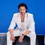 «Κουράστηκα Να Σ’ Αγαπώ»: Ο Νίκος Οικονομόπουλος δίνει φωνή στις χαμένες μάχες του έρωτα