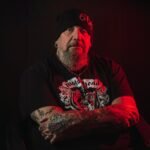 Paul Di’Anno: Η άνοδος, η πτώση και η κληρονομιά του «χαμένου» τραγουδιστή των Iron Maiden σε ένα καθηλωτικό ντοκιμαντέρ