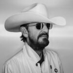 Ringo Starr: Επιστρέφει με το νέο άλμπουμ «Long Long Road» και συνεργάζεται ξανά με τον T Bone Burnett