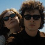 Bob Dylan: Ο Timotheé Chalamet τραγουδά το «Like a Rolling Stone» στο trailer της ταινίας «A Complete Unknown»