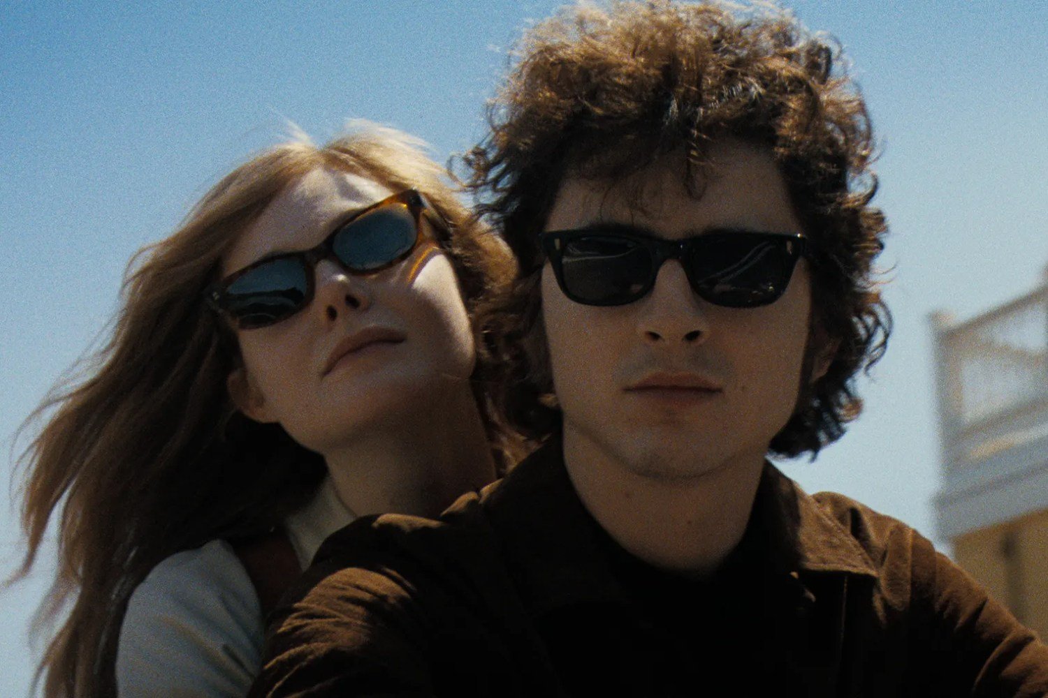 Bob Dylan: Ο Timotheé Chalamet τραγουδά το «Like a Rolling Stone» στο trailer της ταινίας «A Complete Unknown»