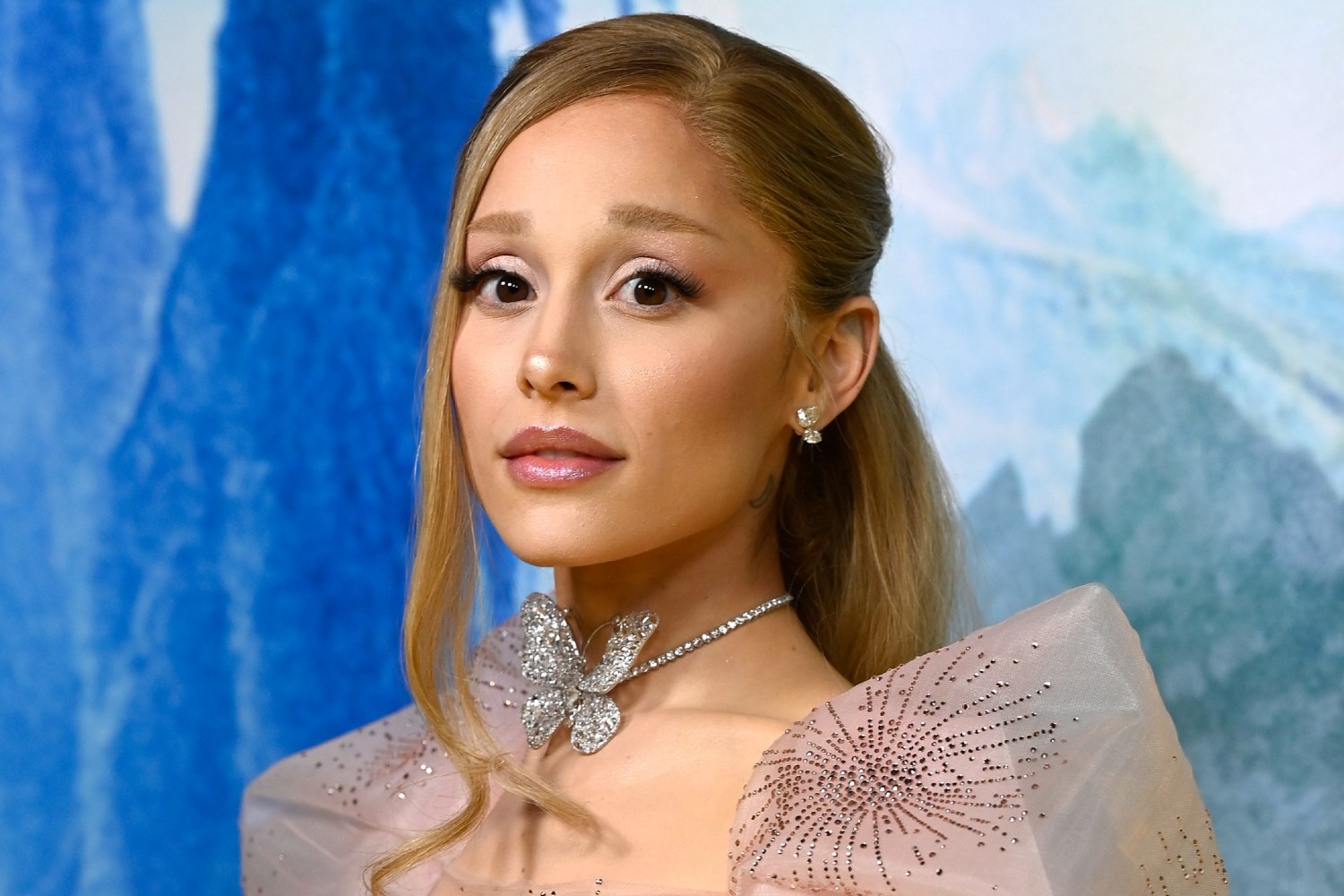 Ariana Grande: Αποσύρεται από τη δημοσιότητα λόγω της «έντονης κριτικής»