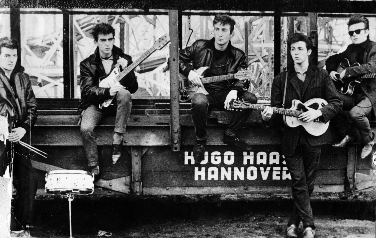 Οι Beatles με μέλη τον Pete Best και τον Stuart Sutcliffe.