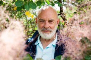Brian Eno: Η Opal Records επιστρέφει μετά από τρεις δεκαετίες και ξαναφέρνει στο φως σπάνια άλμπουμ
