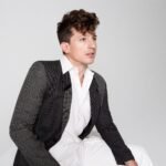 «Home»: Ο Charlie Puth συναντά τη Hikaru Utada σε ένα ντουέτο για την απόσταση που βαραίνει την αγάπη