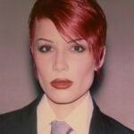 Η Halsey εκπλήσσει ξανά: Οι νέες μουσικές «μεταμορφώσεις» στην deluxe έκδοση του «The Great Impersonator»