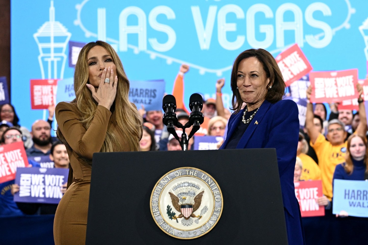 Η Jennifer Lopez μίλησε σε προεκλογική συγκέντρωση  της Kamala Harris