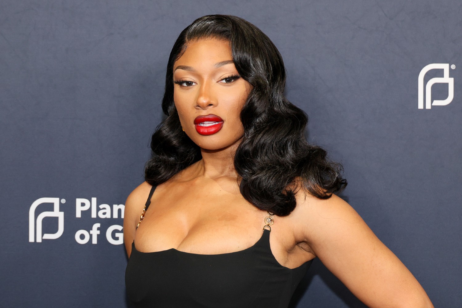 Megan Thee Stallion: Ανακαινίζει σπίτια ηλικιωμένων στο Τέξας και χαρίζει ασφάλεια στην τρίτη ηλικία
