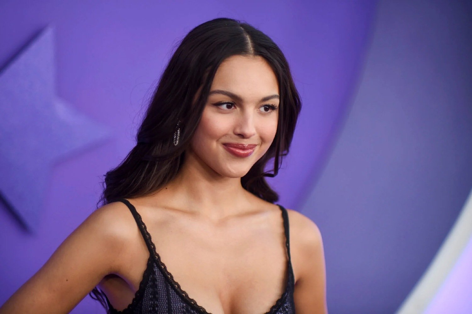 Η Olivia Rodrigo σπάει τη σιωπή της για την κόντρα με την Taylor Swift: «Δεν δίνω σημασία» Η Olivia Rodrigo σπάει τη σιωπή της για την κόντρα με την Taylor Swift: «Δεν δίνω σημασία»