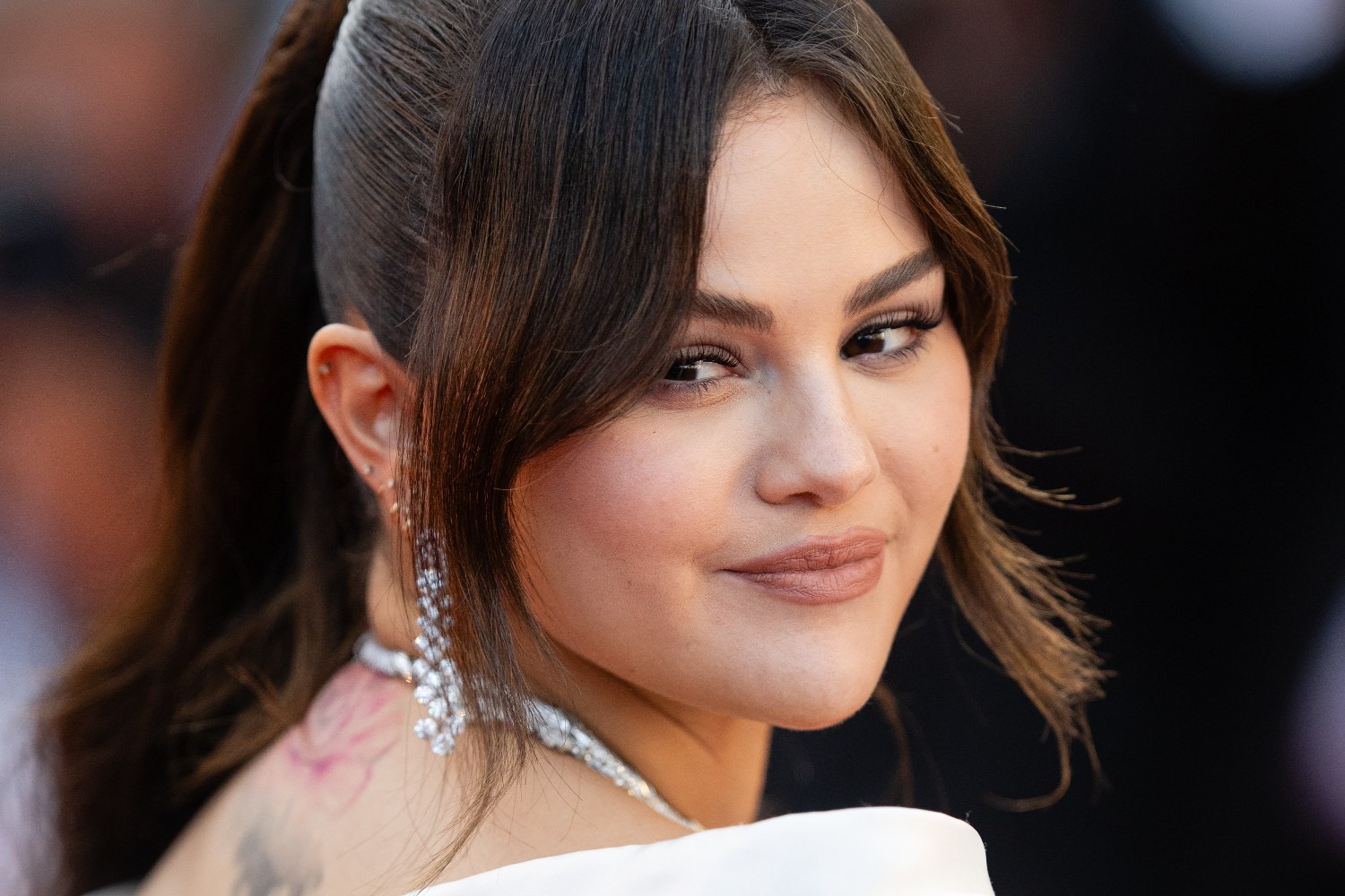 Selena Gomez: Πώς μετέτρεψε τον γάμο της σε πράξη κοινωνικής προσφοράς και ελπίδας