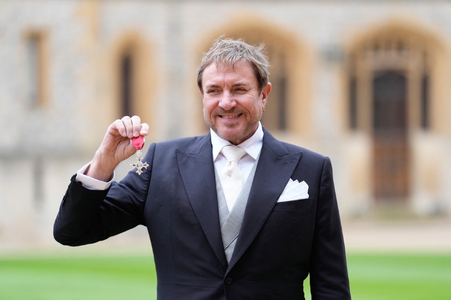 Ο Simon Le Bon των Duran Duran παρασημοφορήθηκε από τον πρίγκιπα William Ο Simon Le Bon των Duran Duran παρασημοφορήθηκε από τον πρίγκιπα William