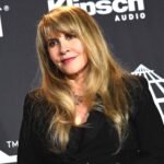 Η Stevie Nicks δεν είχε ψηφίσει μέχρι τα 70 και το μετανιώνει